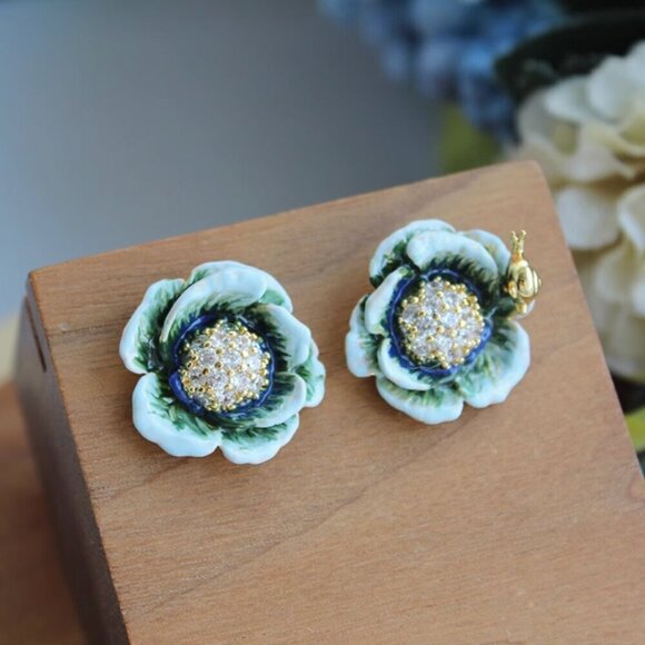 LES NEREIDES CABBAGE STUDDED WITH WHITE CRYSTAL POST EARRINGS - Picture 1 of 4